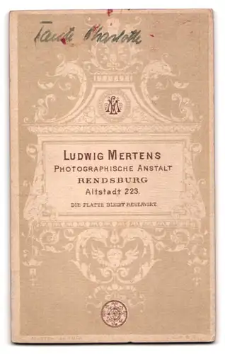 Fotografie Ludwig Mertens, Rendsburg, Altstadt 223, Junge Dame im Kleid mit Halskette