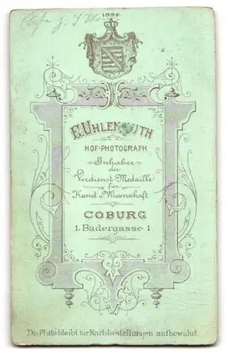 Fotografie E. Uhlenhut, Coburg, Badergasse 1, Süsses Leinkind im Hemd mit nackigen Füssen