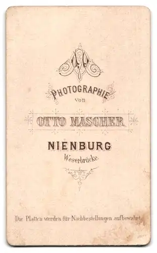 Fotografie Otto Mascher, Nienburg, Junger Herr im karierten Anzug mit The Zappa