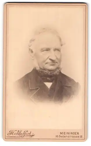 Fotografie H. Meffert, Meiningen, Sedanstr. 18, Älterer Herr mit Chin-Strap