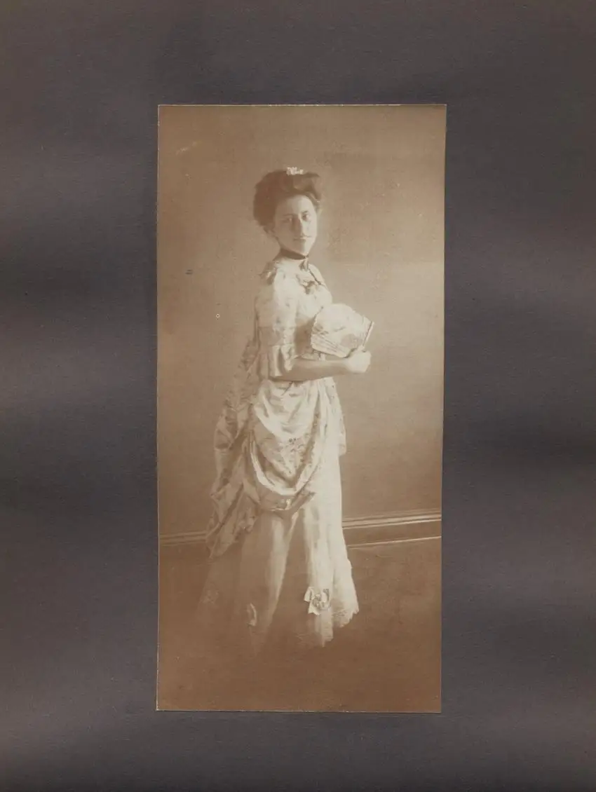 Fotoalbum 19 Fotografien, Bayerische Trachten, Kostüme & Mode, Trachtenmädchen, Tänzerinnen & Bühnenkostüme 11