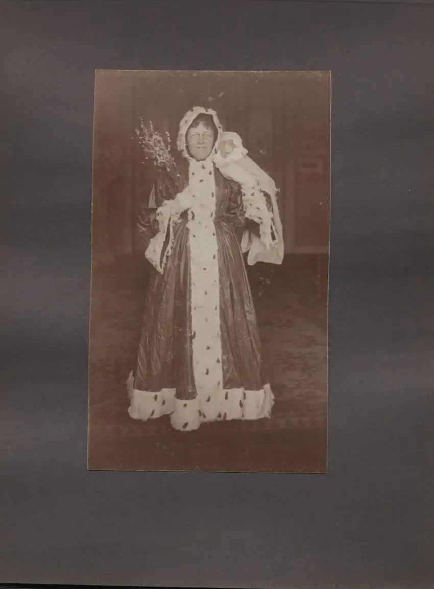 Fotoalbum 19 Fotografien, Bayerische Trachten, Kostüme & Mode, Trachtenmädchen, Tänzerinnen & Bühnenkostüme 12