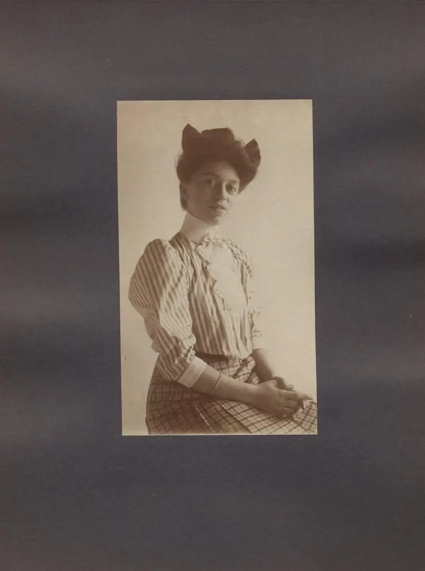 Fotoalbum 19 Fotografien, Bayerische Trachten, Kostüme & Mode, Trachtenmädchen, Tänzerinnen & Bühnenkostüme 15