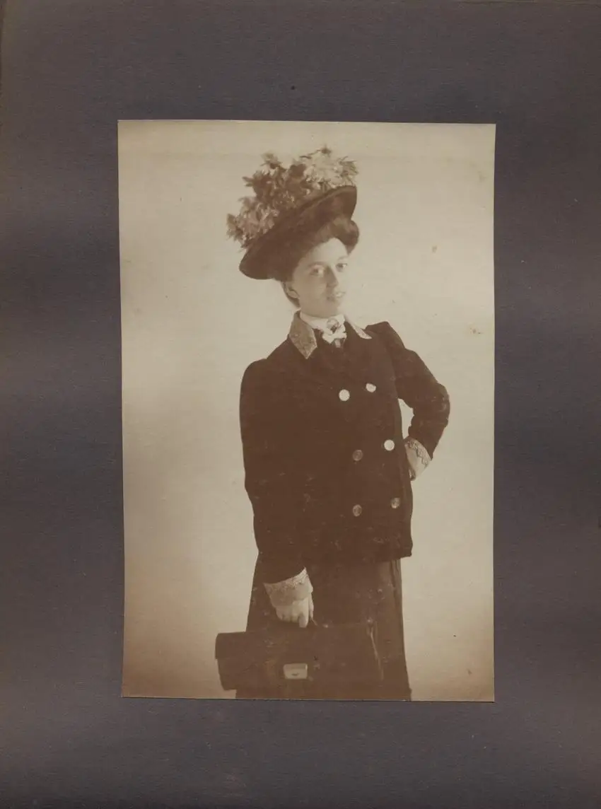 Fotoalbum 19 Fotografien, Bayerische Trachten, Kostüme & Mode, Trachtenmädchen, Tänzerinnen & Bühnenkostüme 18