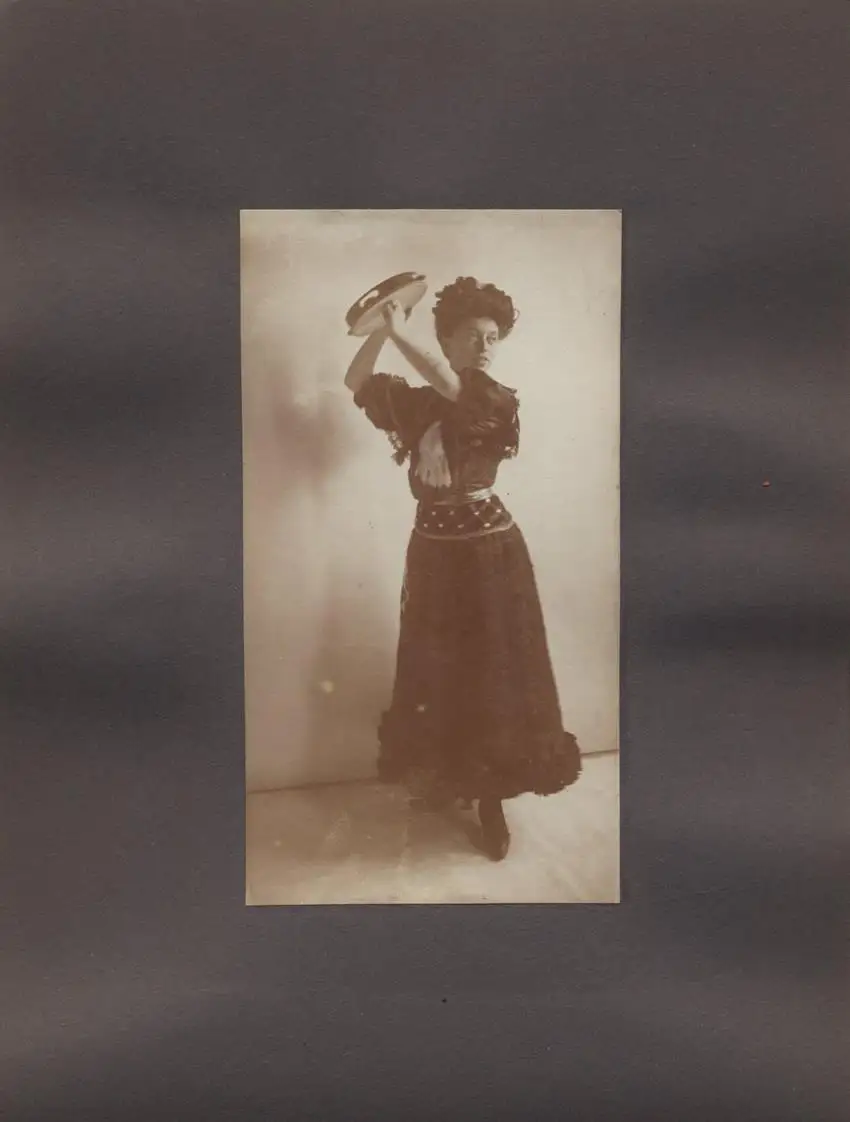 Fotoalbum 19 Fotografien, Bayerische Trachten, Kostüme & Mode, Trachtenmädchen, Tänzerinnen & Bühnenkostüme 3