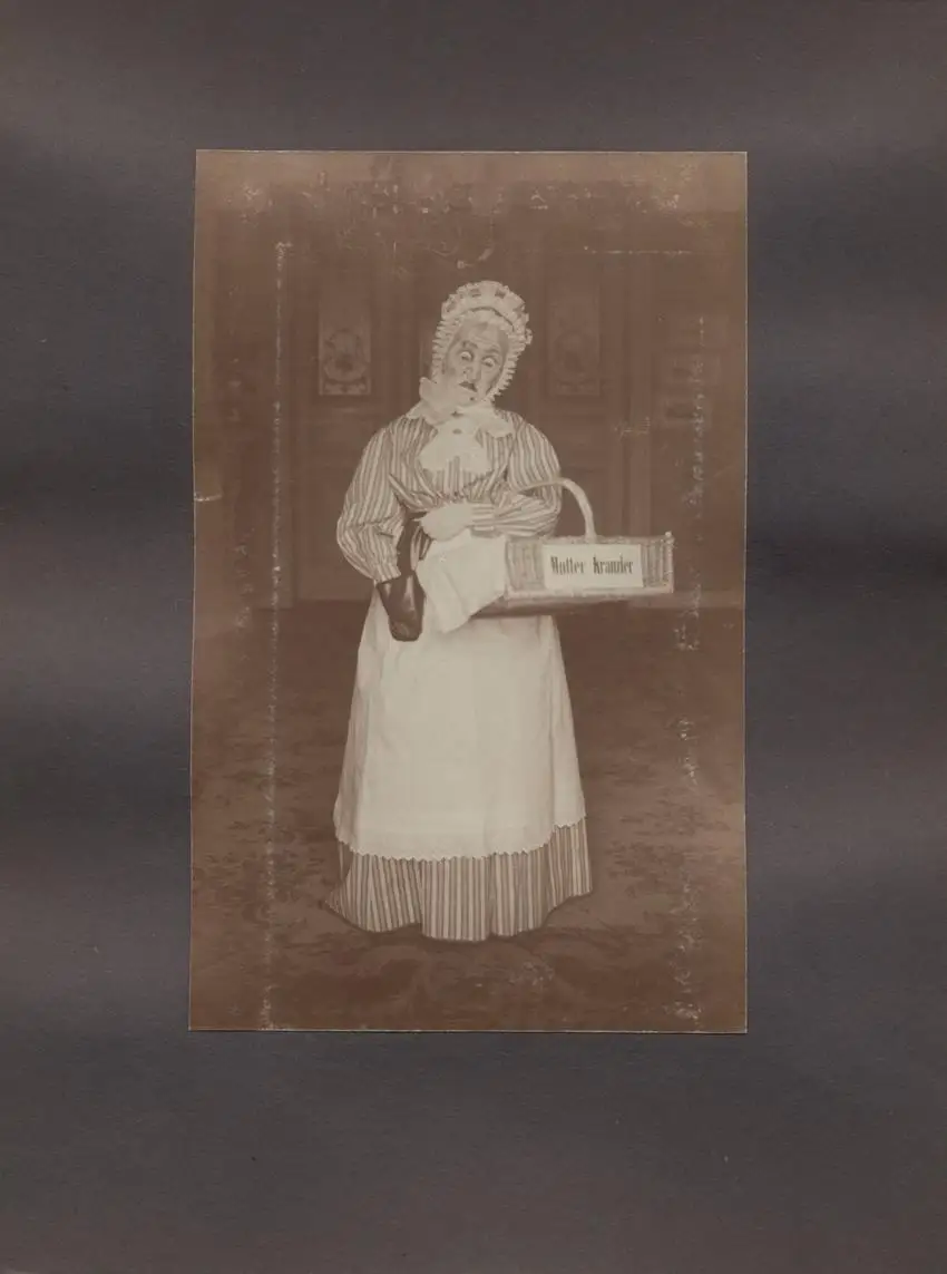 Fotoalbum 19 Fotografien, Bayerische Trachten, Kostüme & Mode, Trachtenmädchen, Tänzerinnen & Bühnenkostüme 4