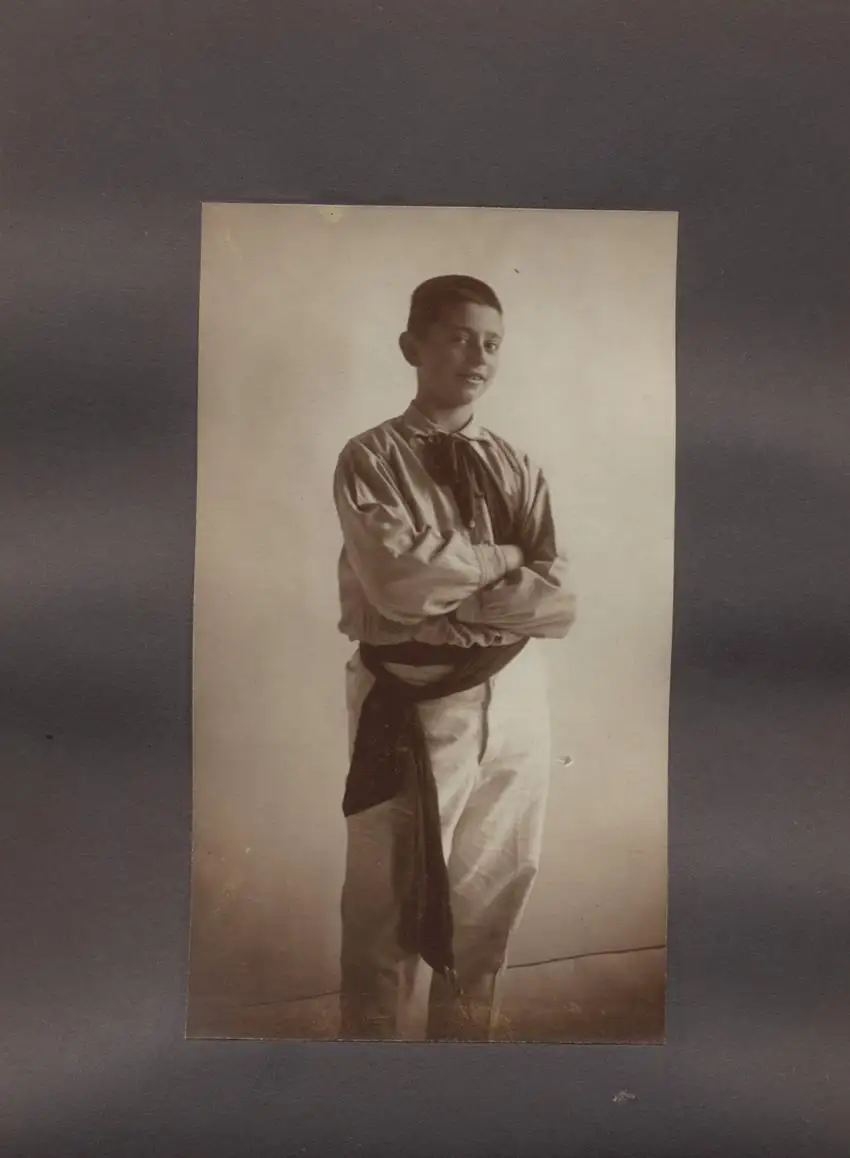 Fotoalbum 19 Fotografien, Bayerische Trachten, Kostüme & Mode, Trachtenmädchen, Tänzerinnen & Bühnenkostüme 7