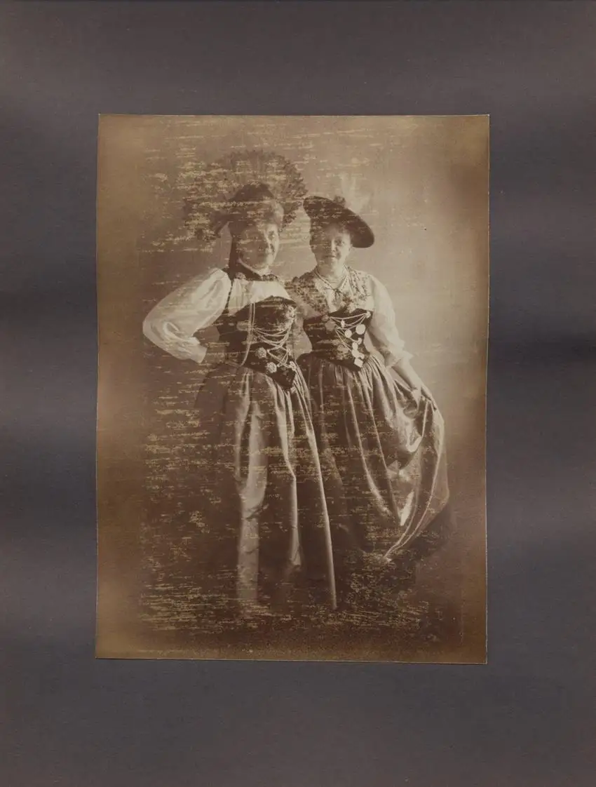 Fotoalbum 19 Fotografien, Bayerische Trachten, Kostüme & Mode, Trachtenmädchen, Tänzerinnen & Bühnenkostüme 8