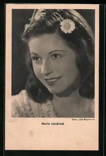AK Schauspielerin Maria Landrock mit Blumen im Haar