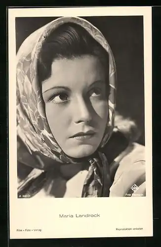 AK Schauspielerin Maria Landrock mit Kopftuch zur Seite blickend