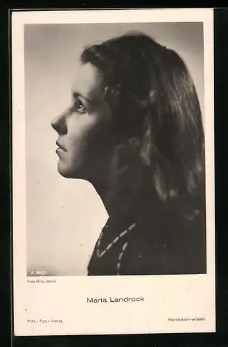 AK Schauspielerin Maria Landrock Profilbild mit dunklem Oberteil und besticktem Kragen