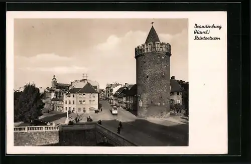 AK Brandenburg /Havel, Strassenbahn am Steintorturm