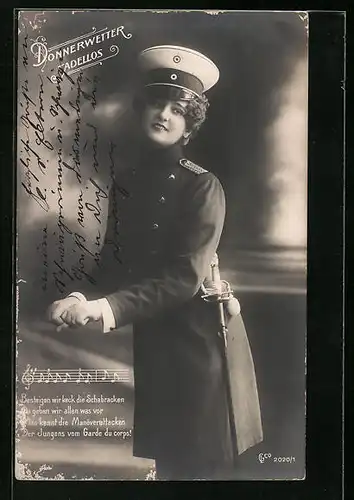 AK Junge Dame in Uniform mit Mütze und Säbel