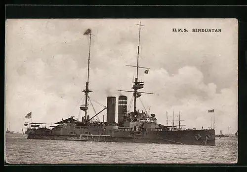 AK Britisches Kriegsschiff HMS Hindustan in See stechend
