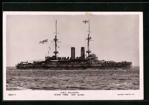 AK Kriegsschiff HMS Bulwark der britischen Marine in der Gesamtansicht
