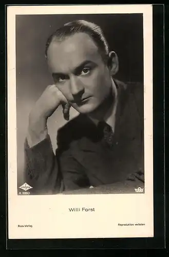 AK Schauspieler Willi Forst in Denkerpose