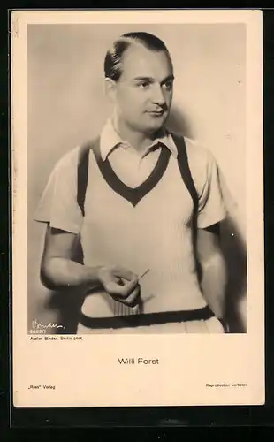 AK Schauspieler Willi Forst in Strickweste mit Zigarette