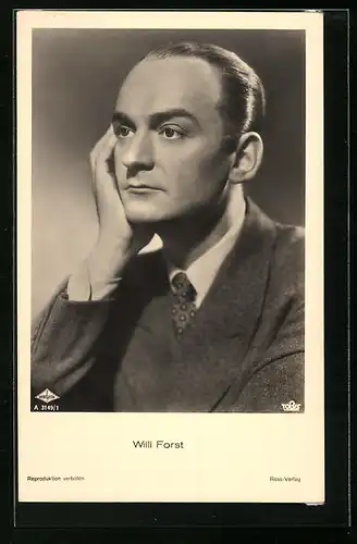 AK Schauspieler Willi Forst in Denkerpose