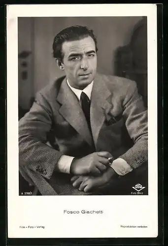 AK Schauspieler Fosco Giachetti grübelnd mit Zigarette