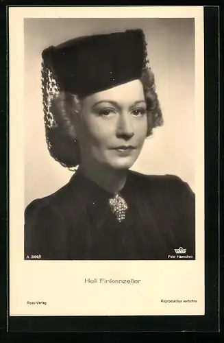 AK Schauspielerin Heli Finkenzeller mit Perlenbrosche und Hut