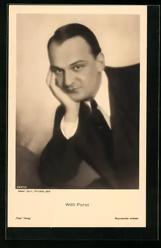 AK Schauspieler Willi Forst in Denkerpose