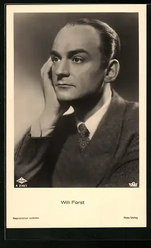 AK Schauspieler Willi Forst in Denkerpose