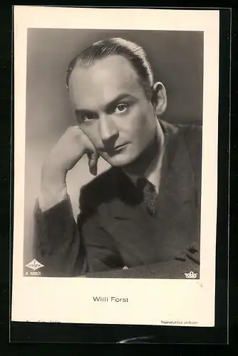 AK Schauspieler Willi Forst in Denkerpose