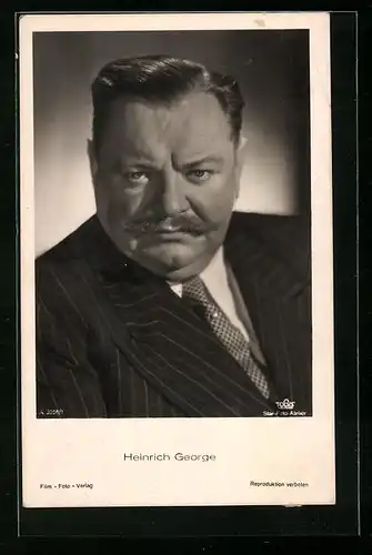 AK Schauspieler Heinrich George mit grimmigem Blick
