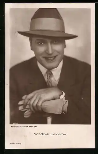 AK Schauspieler Wladimir Gaidarow elegant mit Hut und Handschuhen