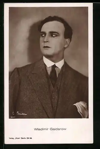 AK Schauspieler Wladimir Gaidarow mit ernstem Seitenblick