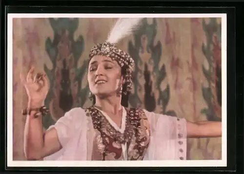 AK Die Jugend der Welt will den Frieden, Usbekische Tänzerin