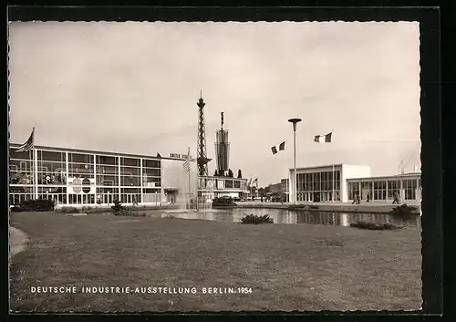 AK Berlin, Deutsche Industrie-Ausstellung 1954, Ausstellungsgelände mit Pavillon der USA