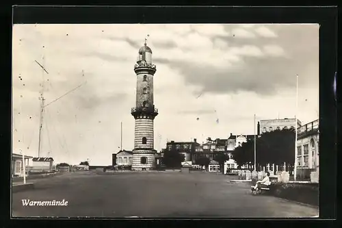 AK Warnemünde, Promenade mit Blick zum Leuchtturm