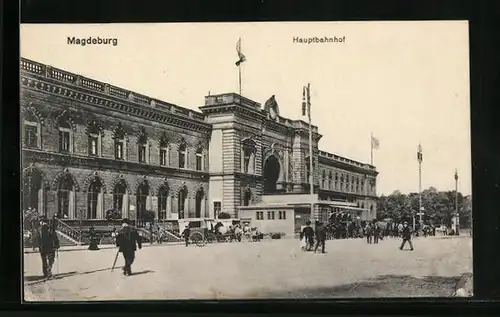 AK Magdeburg, Blick zum belebten Hauptbahnhof