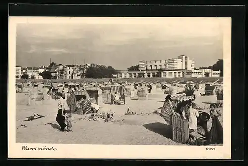 AK Warnemünde, Blick zum Strand mit Strandkörben und Badegästen