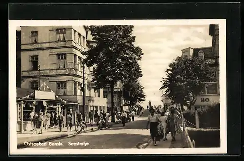 AK Bansin, Seestrasse mit Handlung f. Reiseandenken