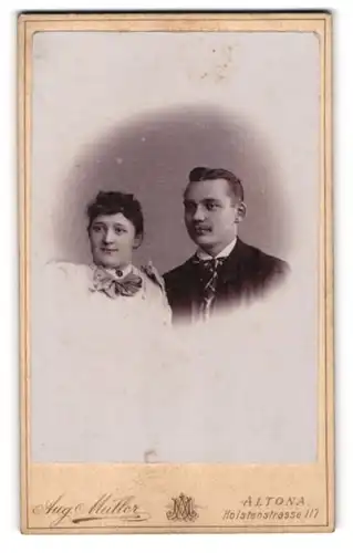 Fotografie Aug. Müller, Altona, Holsteinstrasse 117, Junges Paar in feiner Kleidung