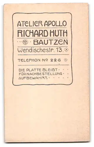 Fotografie R. Huth, Bautzen, Wendische Strasse 13, Süsses Kind in Winterkelidung mit Muff