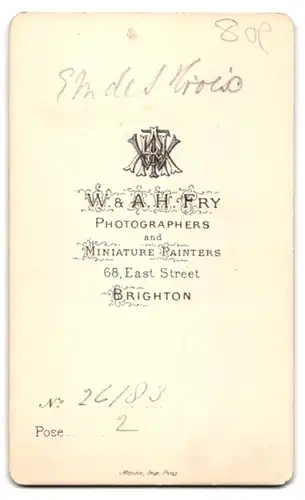 Fotografie W. & A. H. Fry, Brighton, 68 East Street, Niedliches Kleinkind im Taufkleid