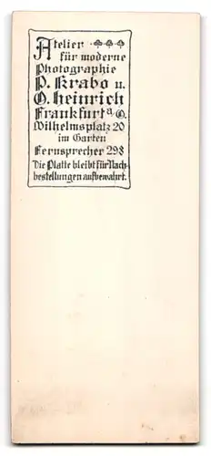 Fotografie P. Krabo & O. Heinrich, Frankfurt a./O., Wilhelmsplatz 20, Jugendlicher in Matrosenoberteil neben Stuhl