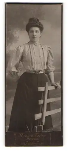 Fotografie Richard Fischer, Breslau VII, Höfchenstr. 27, bürgerliche Frau mittleren Alters mit Hochsteckfrisur