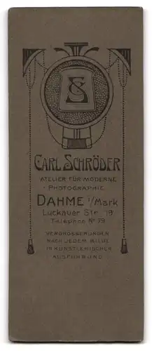Fotografie Carl Schröder, Dahme i. Mark, Luckauer Str. 19, bürgerlicher junger Mann mit doppelreihigem Mantel