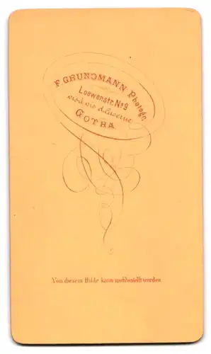 Fotografie F. Grundmann, Gotha, Loewenstr. No. 9, Portrait einer älteren Dame mit geflochtenem Haarkranz