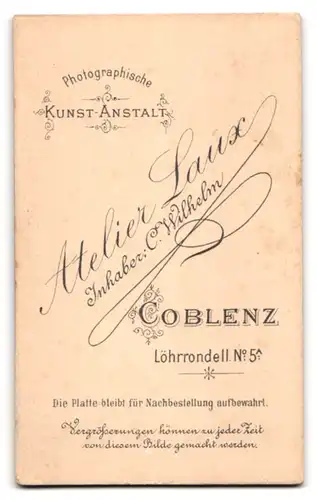 Fotografie Laux, Coblenz, Löhrrondell No. 5, niedliches Kleinkind in Spitzenbluse mit Schleifen