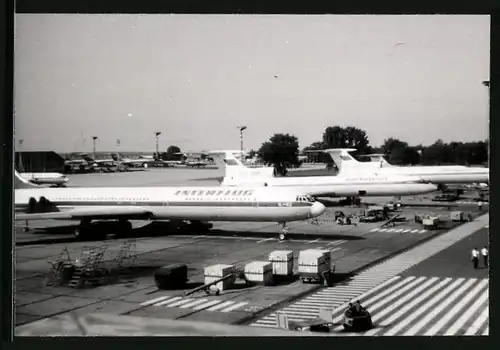 Fotografie Flughafen Berlin-Schönefeld, Flugzeug Iljuschin IL-62 der Interflug