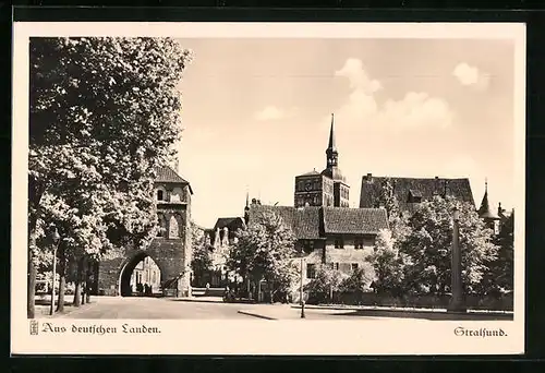 AK Stralsund, Blick auf das Kniepertor mit Nicolaikirche