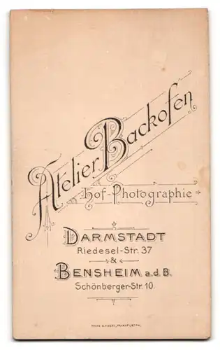 Fotografie Atelier Backofen, Darmstadt, Riedesel-Str. 37, Junge Dame im schwarzen Kleid