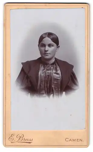 Fotografie Ernst Brass, Camen, Bahnhofstr. 10, Junge Dame mit zurückgebundenem Haar
