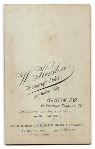 Fotografie W. Kersten, Berlin-SW, Krausen-Str. 35, Bürgerliches Paar in hübscher Kleidung