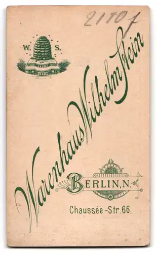 Fotografie Warenhaus Wilhelm Stein, Berlin-N., Chaussée-Str. 66, Junge Dame im hübschen Kleid